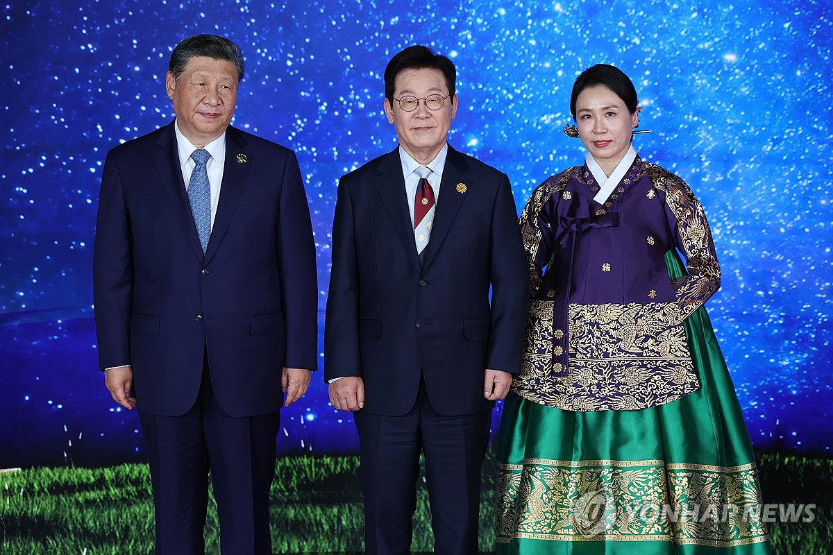 이재명 대통령 부부, 시진핑 중국 국가주석 영접