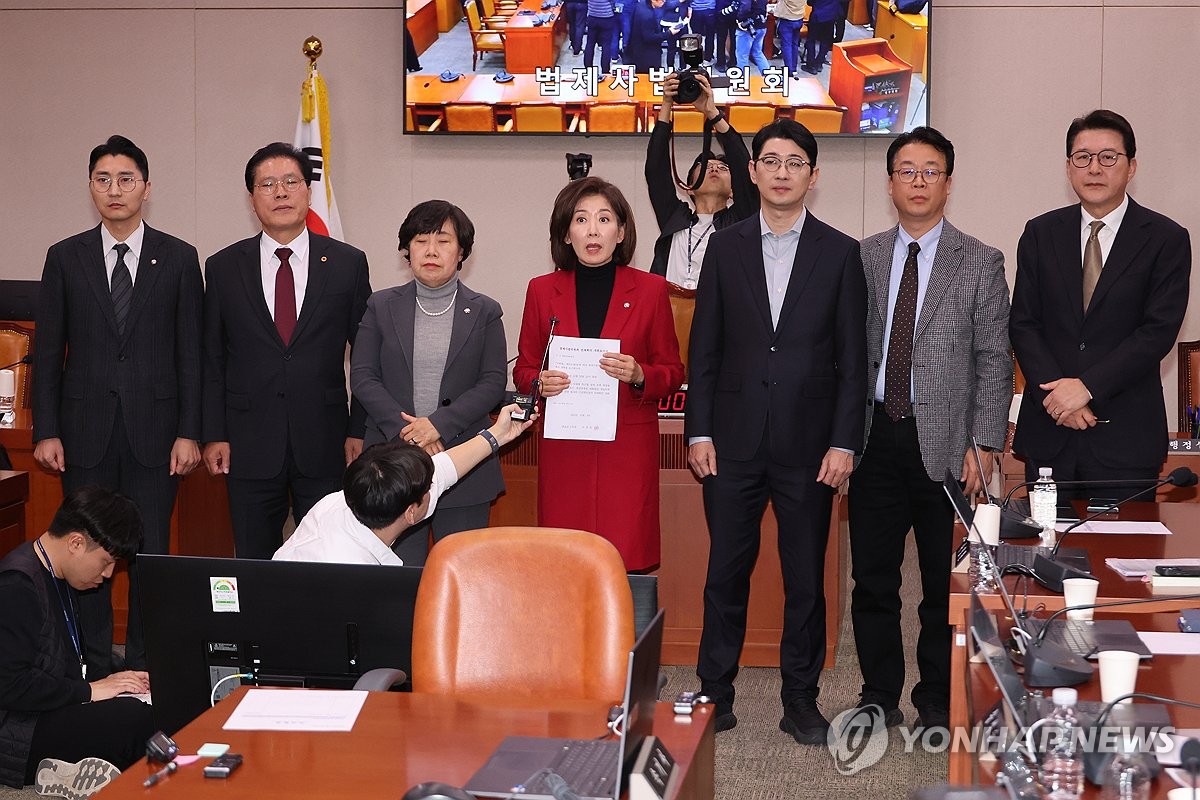 정성호 법무장관 출석 요구하는 국힘 법사위원들