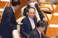 "추경호, '본회의장 이동' 한동훈 요청거부…원내대표실서 방관"