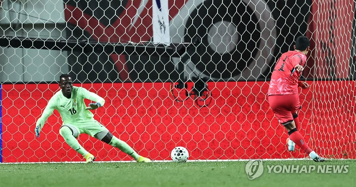 페널티킥 실축하는 황희찬