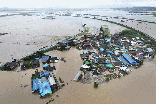  4 dead, over 1,300 evacuated as torrential rains hit central, southern regions