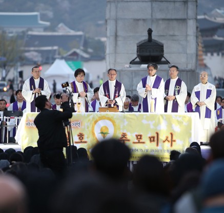 '시간 지나도 잊을 수 없는 아픔' 세월호 참사 5주기 추모 미사 