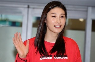 김연경, 금의환향…"이제는 도쿄올림픽 진출 위해"