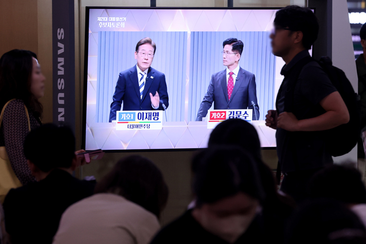 "전광훈에 눈물", "부정선거 거짓말"…'허위사실 공표' 맞고발