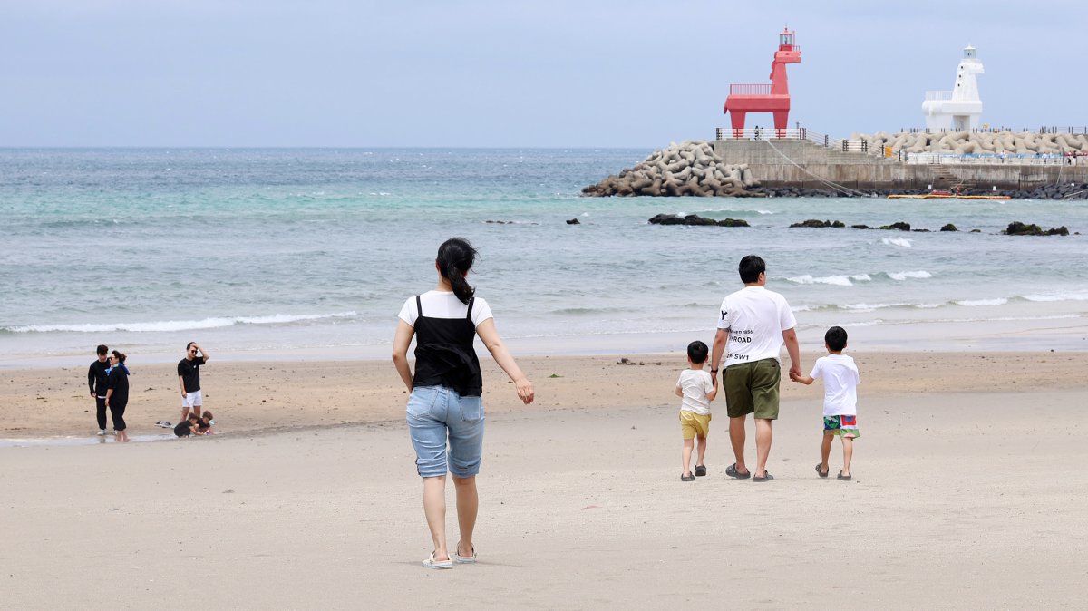 "바다로"…올해 첫 열대야 제주