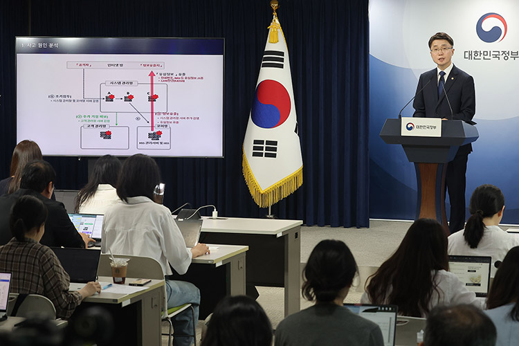 SKT, 1조원대 '고객 보상·정보보호책' 마련…위약금 면제 수용