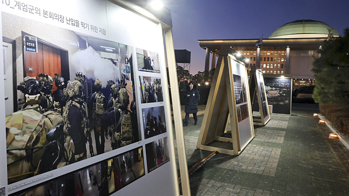 1년 전 '12·3 국회의 밤' 사진전 